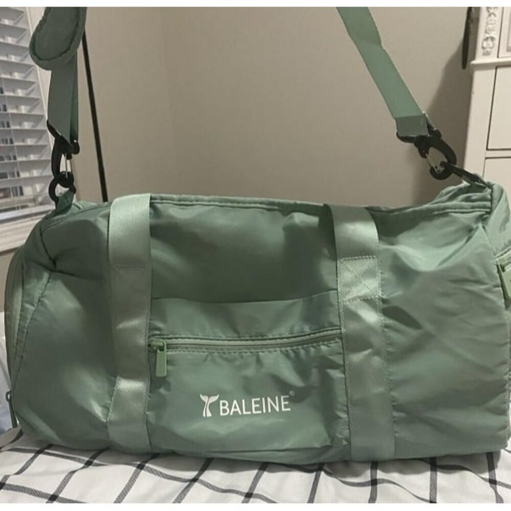 New Gym Bag for Women and Men, Small Duffel Bag for Sports, Gyms and Weekend